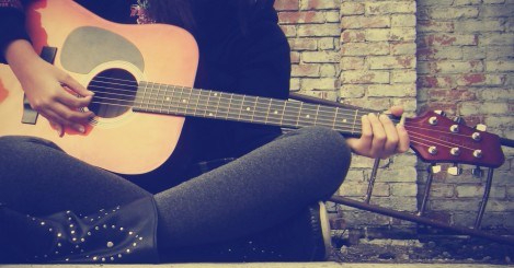 Girl-Playing-With-Guitar-469x304